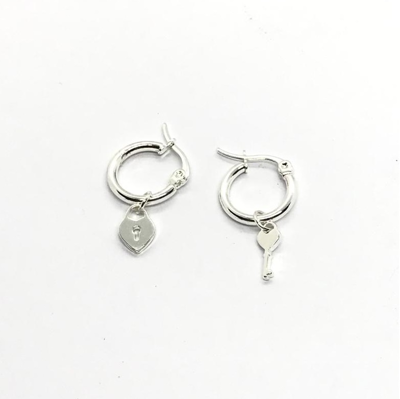 ARO ACERO BLANCO CON DIJE LLAVE y CANDADO ART 26-AR559P GAÑ