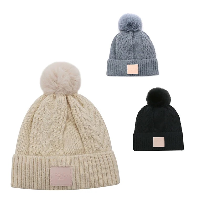 GORRO TRENDY TRENZADO Y POMPON ART 16905 DAO