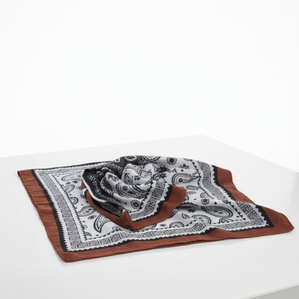 PAÑUELO ESTAMPADO MARRON Y NEGRO 70x70CM ART W10004 CAO